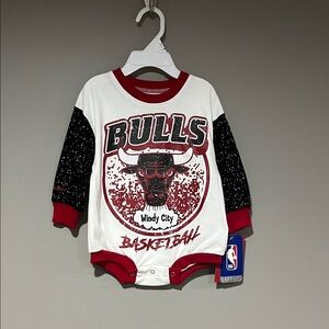 Mitchell & Ness - Chicago Bulls Long Sleeve Creeper